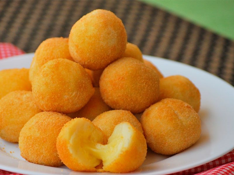 Mini Bolinha de Queijo com Frango