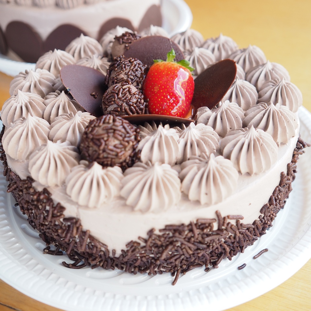 Bolo de Festa de Brigadeiro e Beijinho