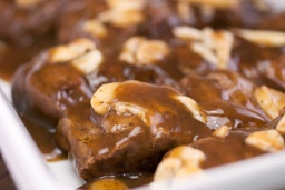 [1336] Iscas de Carne Bovina ao Molho Madeira com Champignon